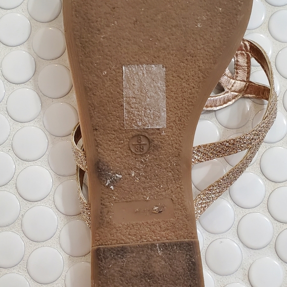 Le Chateau size 8 Rose Gold Flats - Picture 4 of 4